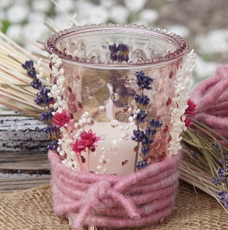Tischdeko Hochzeit mit Trockenblumen Lavendel am Windlicht 